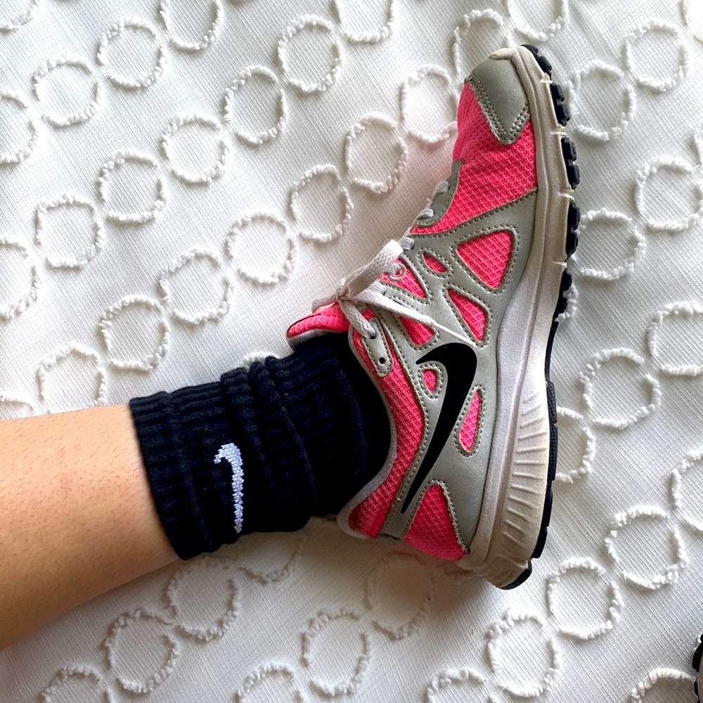 Nike Revolution 2 Sneakers